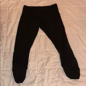 Cropped Lululemon leggings with pockets